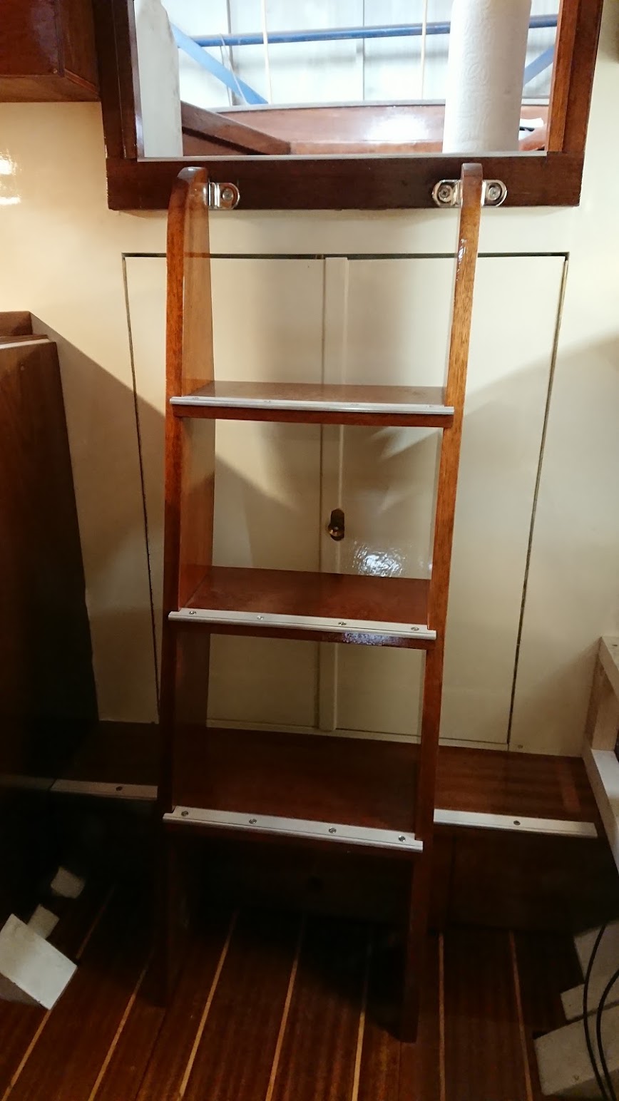 Mahoniehouten boottrap