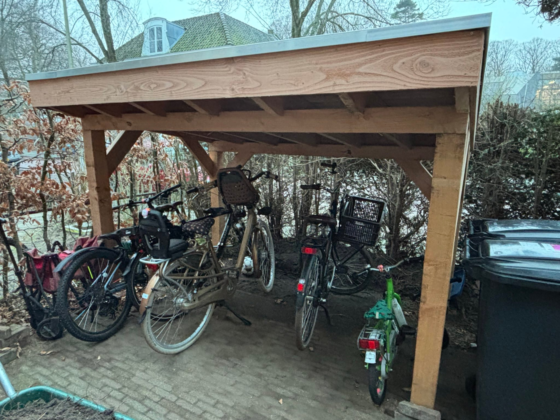 Douglas fietsenoverkapping